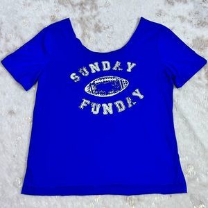 NWOT “Sunday Funday” Exposed Hemline Boatneck Tee Side Slits Medium 💗
